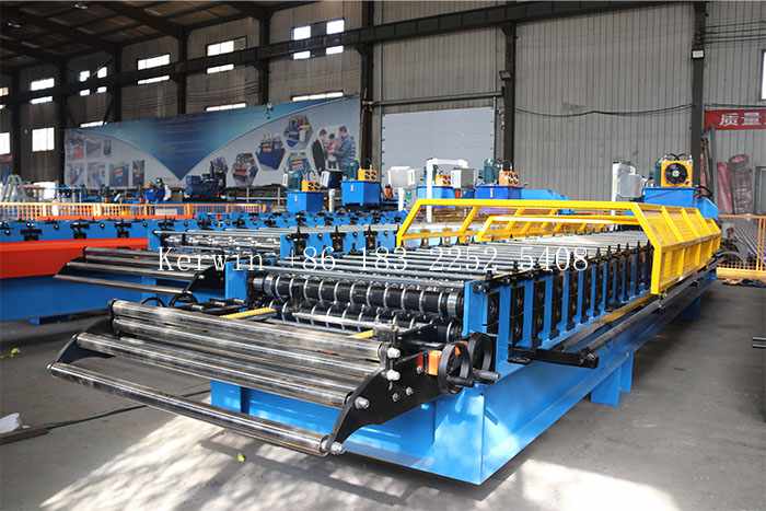 Corrugated roll forming machine