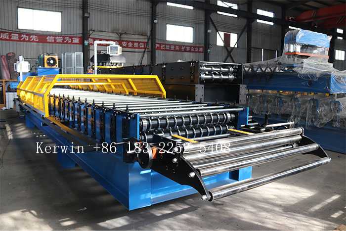 Corrugated roll forming machine