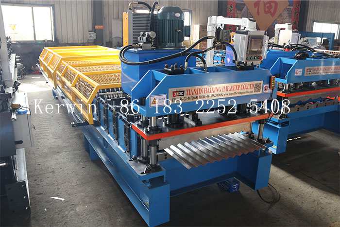 Corrugated roll forming machine
