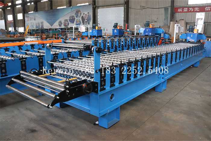 Corrugated sheet roll forming machine