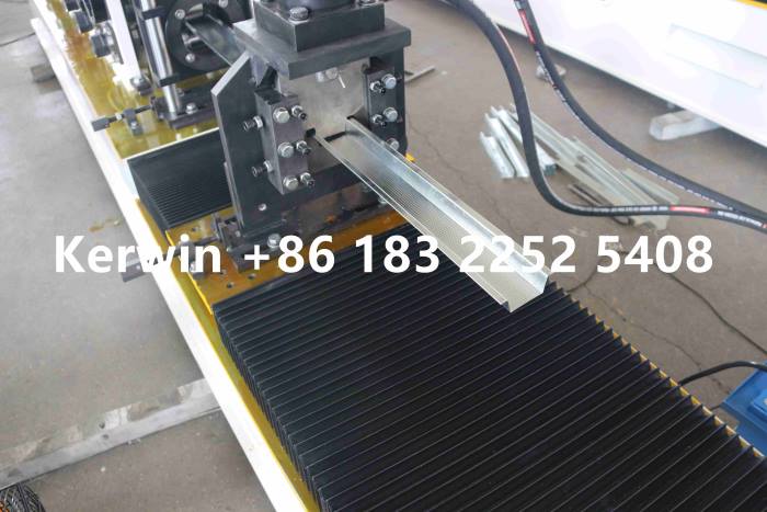 M&aacute;quina para hacer fabricar hat channel