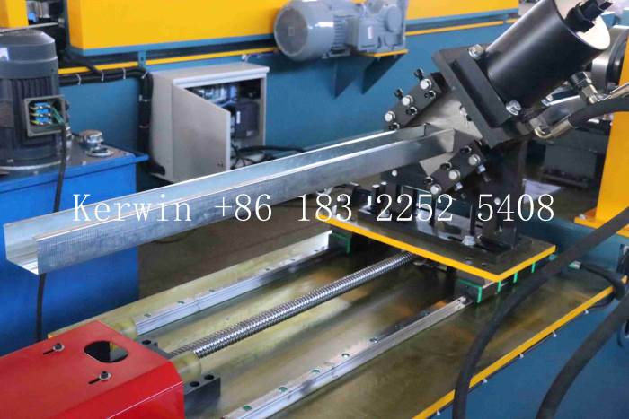 M&aacute;quina para fabricar perfiles de acero en c