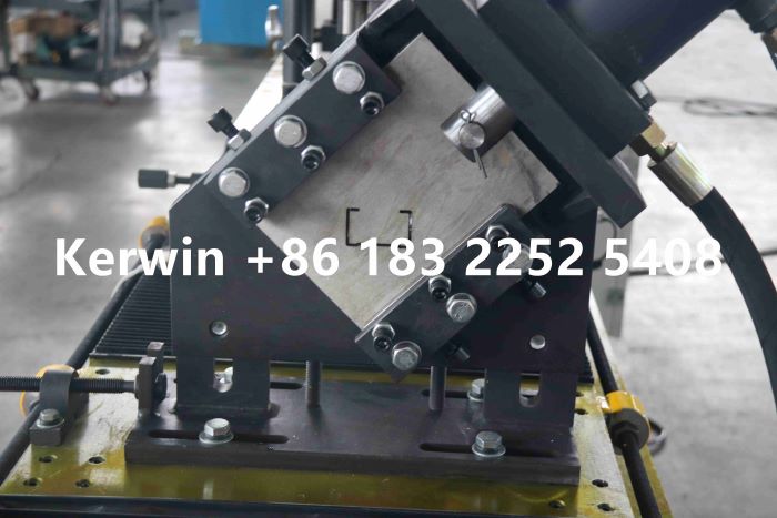 M&aacute;quina confommadora de perfiles C y U