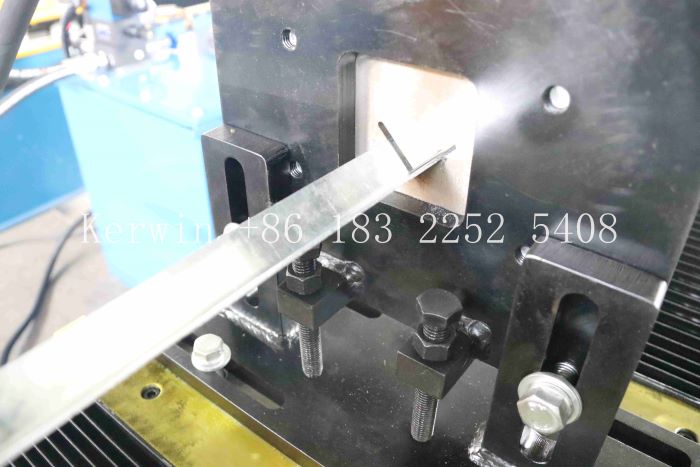 M&aacute;quina para hacer angulos de carton