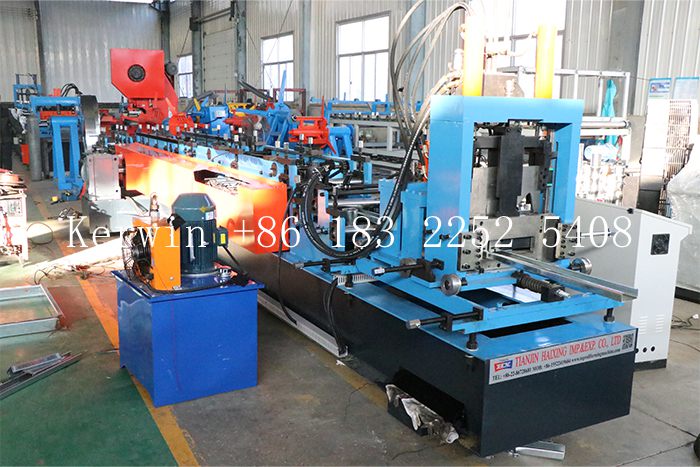 M&aacute;quina formadora de rollos de correas C