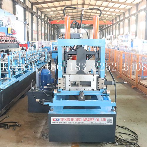 Máquina para la producción de correas tipo C