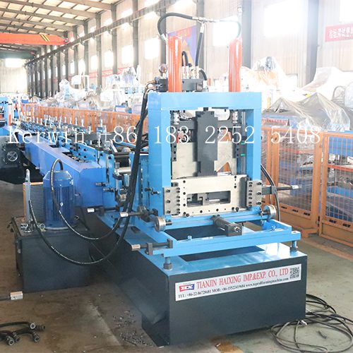 Máquina para la producción de correas tipo C