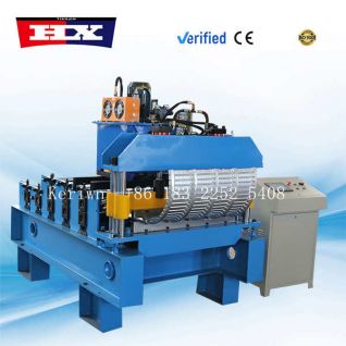 Roof panel curving machine